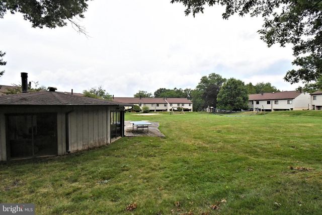 17 CENTENNIAL RD, Telford, PA 18969