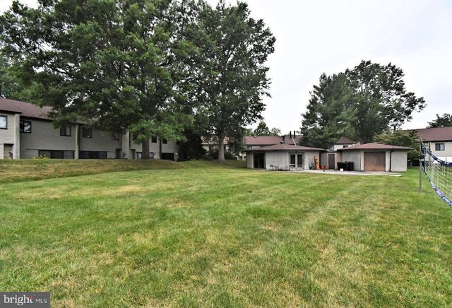 17 CENTENNIAL RD, Telford, PA 18969