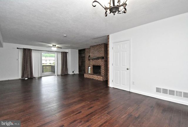 17 CENTENNIAL RD, Telford, PA 18969
