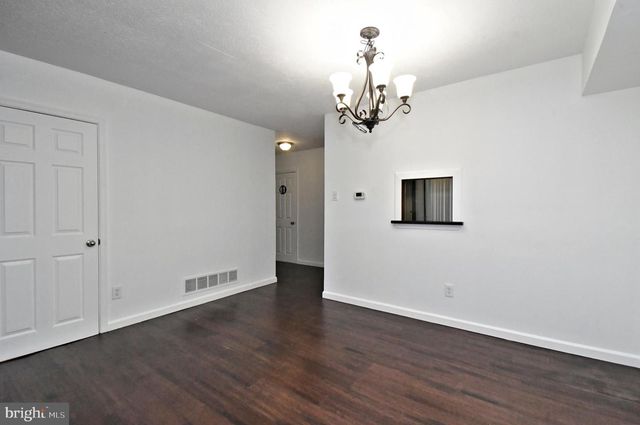 17 CENTENNIAL RD, Telford, PA 18969