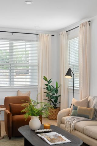 141 Hart Ln, Nashville, TN 37207