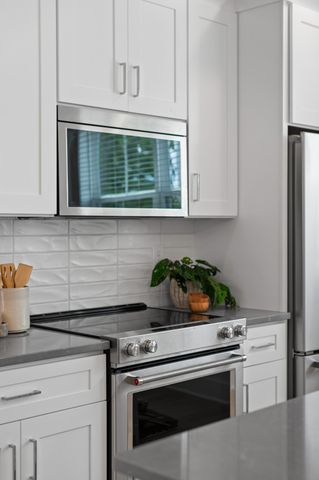 141 Hart Ln, Nashville, TN 37207