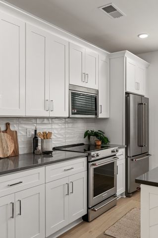 141 Hart Ln, Nashville, TN 37207