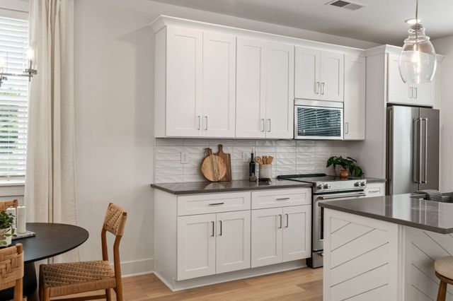 141 Hart Ln, Nashville, TN 37207