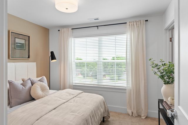 141 Hart Ln, Nashville, TN 37207