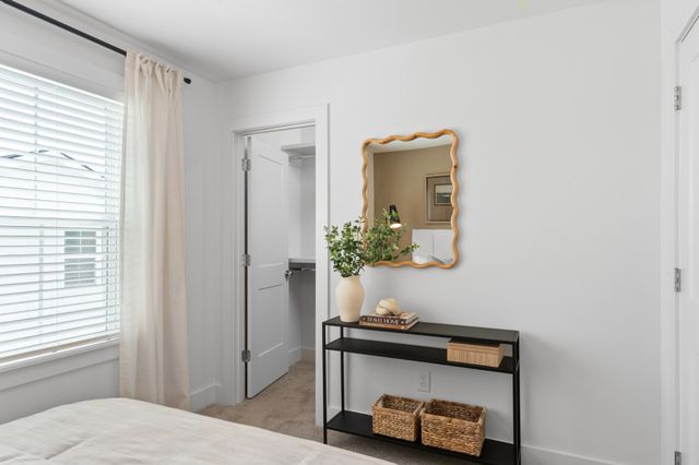 141 Hart Ln, Nashville, TN 37207