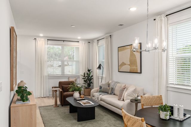 141 Hart Ln, Nashville, TN 37207