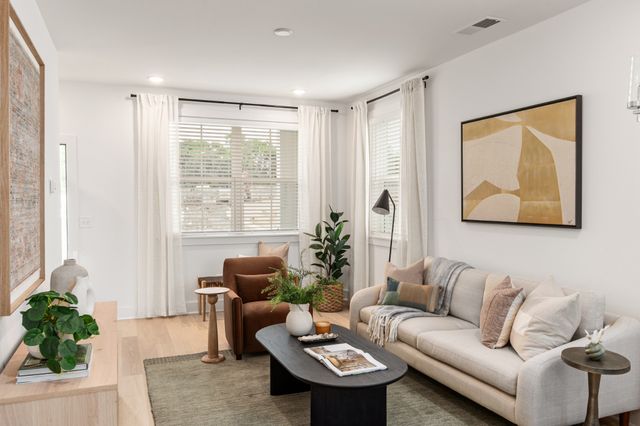 141 Hart Ln, Nashville, TN 37207