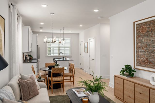 141 Hart Ln, Nashville, TN 37207