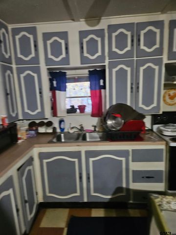 2059 ST HWY 135 N, Jacksonville, TX 75766