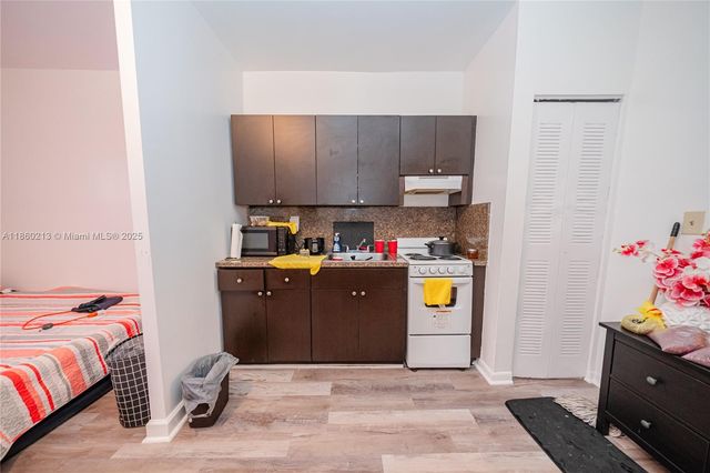 1274 W Flagler St, Miami, FL 33135