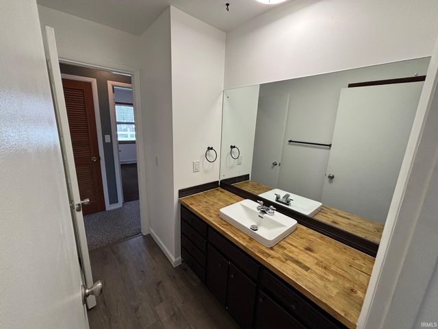 25838 Meadow Oak Lane, Elkhart, IN 46514