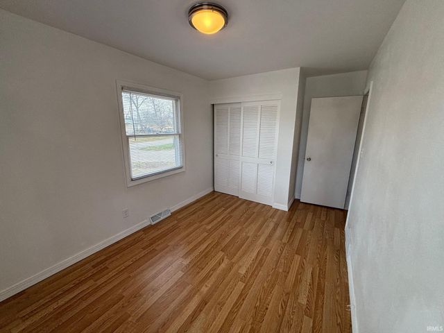 25838 Meadow Oak Lane, Elkhart, IN 46514