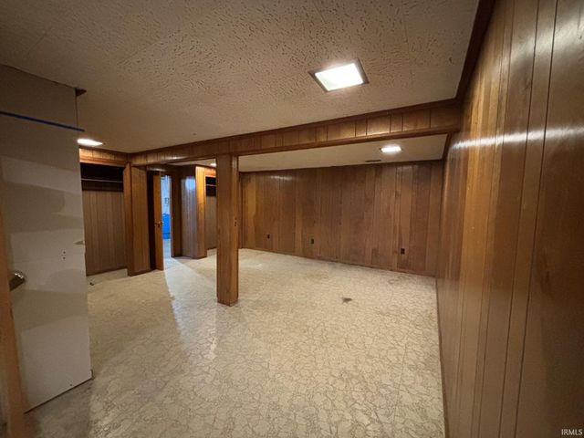 25838 Meadow Oak Lane, Elkhart, IN 46514