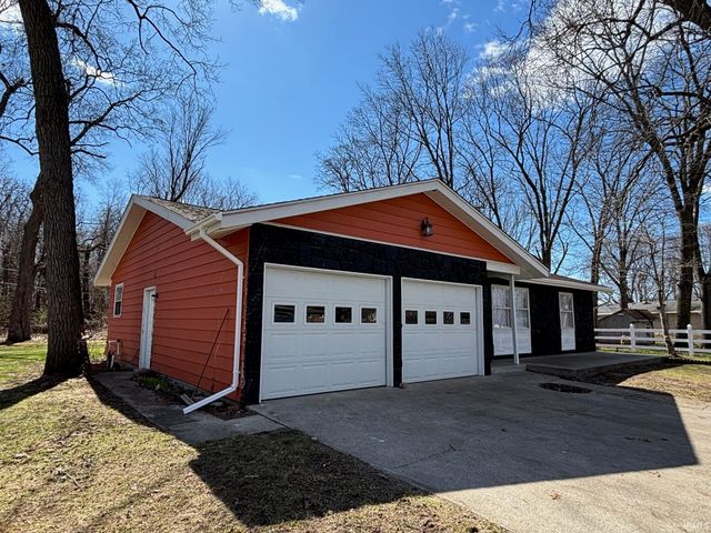 25838 Meadow Oak Lane, Elkhart, IN 46514