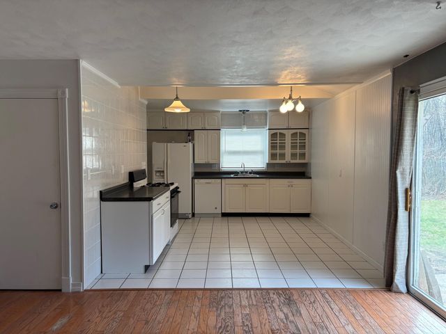 25838 Meadow Oak Lane, Elkhart, IN 46514