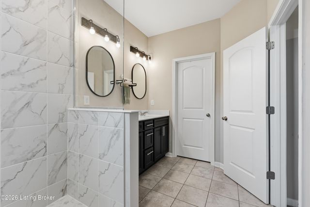 4003 Cobblestone Ln, La Grange, KY 40031