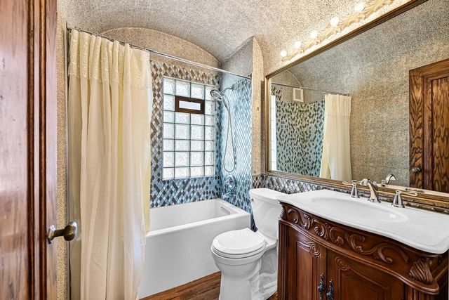 651 N 76th STREET, Wauwatosa, WI 53213