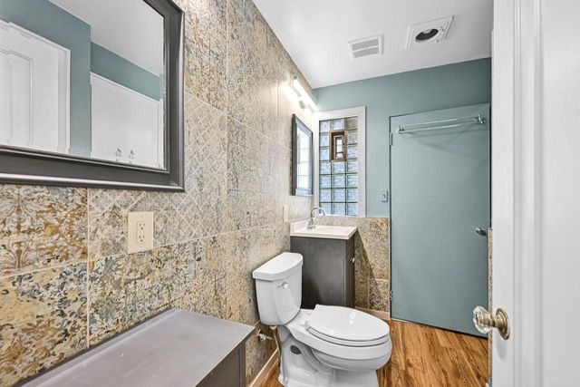 651 N 76th STREET, Wauwatosa, WI 53213