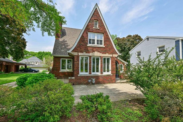 651 N 76th STREET, Wauwatosa, WI 53213