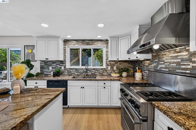 34499 Salinas Pl, Fremont, CA 94555