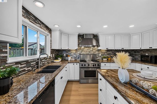 34499 Salinas Pl, Fremont, CA 94555