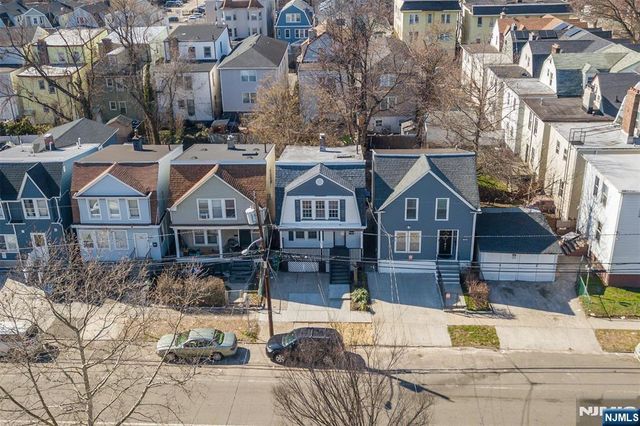 208 11th Street, Newark, NJ 07107