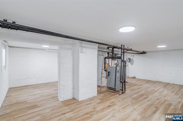 208 11th Street, Newark, NJ 07107