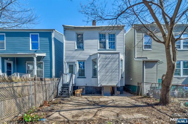 208 11th Street, Newark, NJ 07107