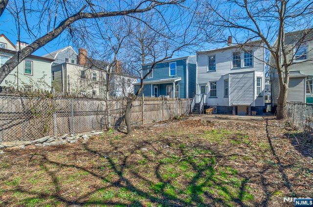 208 11th Street, Newark, NJ 07107