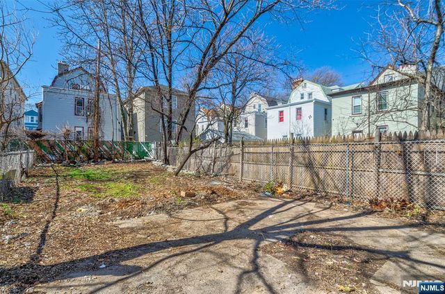 208 11th Street, Newark, NJ 07107