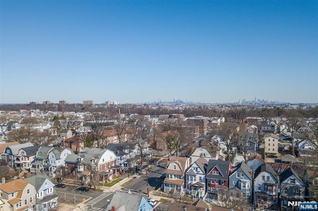 208 11th Street, Newark, NJ 07107