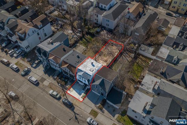 208 11th Street, Newark, NJ 07107