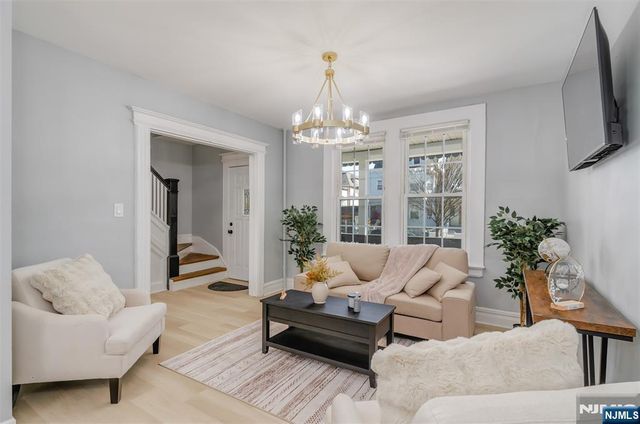 208 11th Street, Newark, NJ 07107