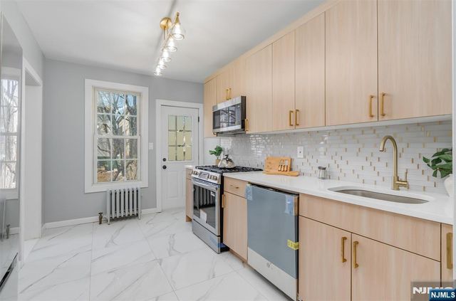 208 11th Street, Newark, NJ 07107