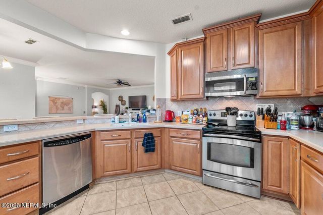 4480 DEERWOOD LAKE Parkway 352, Jacksonville, FL 32216