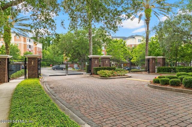 4480 DEERWOOD LAKE Parkway 352, Jacksonville, FL 32216