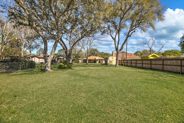 1309 Parkwest Street, Texas City, TX 77591