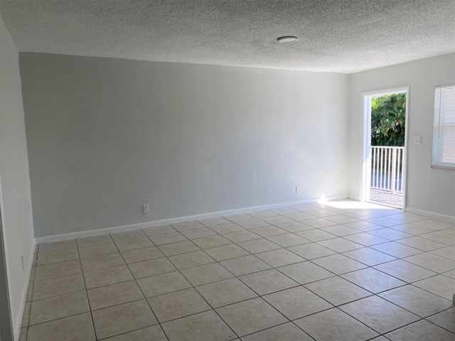 853 SE 4th Court 16, Deerfield Beach, FL 33441