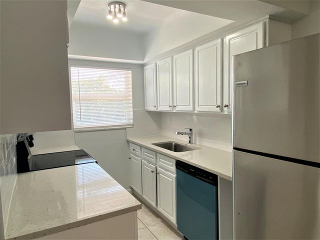 853 SE 4th Court 16, Deerfield Beach, FL 33441