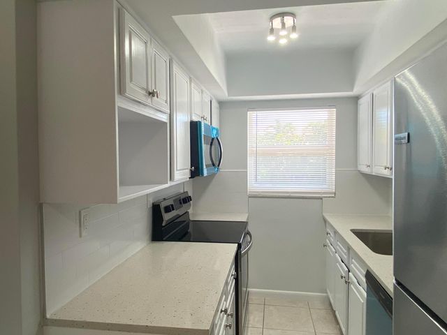 853 SE 4th Court 16, Deerfield Beach, FL 33441