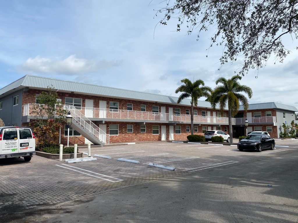 853 SE 4th Court 16, Deerfield Beach, FL 33441