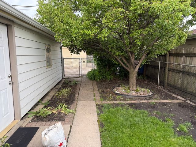 5705 S Nottingham Avenue, Chicago, IL 60638