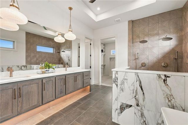 1117 Hummingbird Court, Greenwood, MO 64034