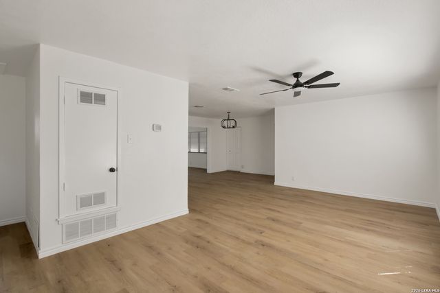 6563 Fox Run, San Antonio, TX 78233