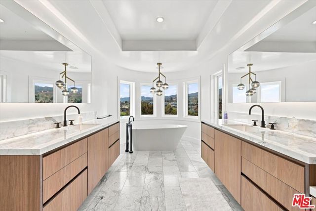 1027 Ravoli Drive, Los Angeles, CA 90272