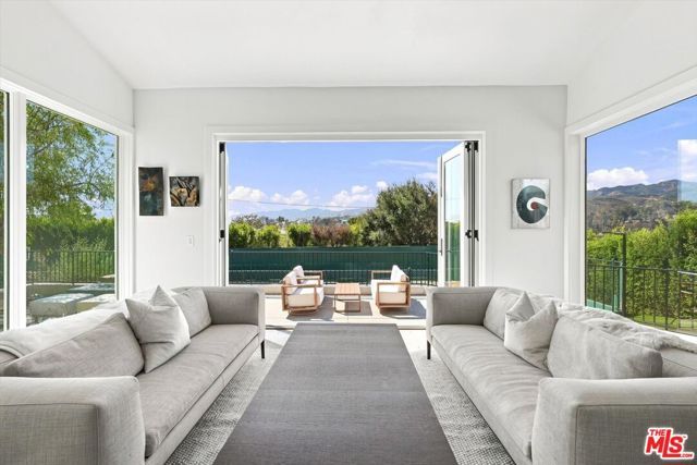 1027 Ravoli Drive, Los Angeles, CA 90272