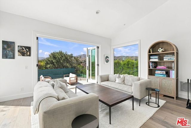 1027 Ravoli Drive, Los Angeles, CA 90272