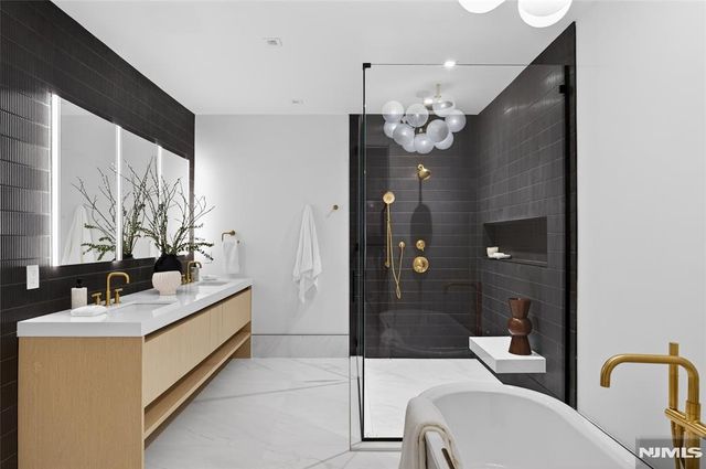 16-18 Paris Avenue 3, Rockleigh, NJ 07647