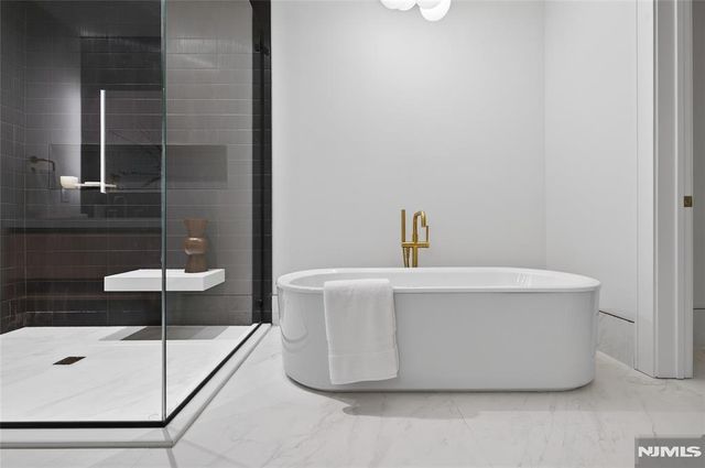 16-18 Paris Avenue 3, Rockleigh, NJ 07647